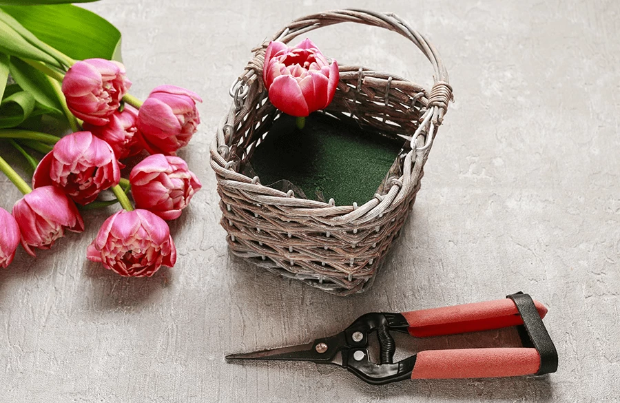 Cum să creezi un aranjament floral de primăvară, chiar la tine acasă?